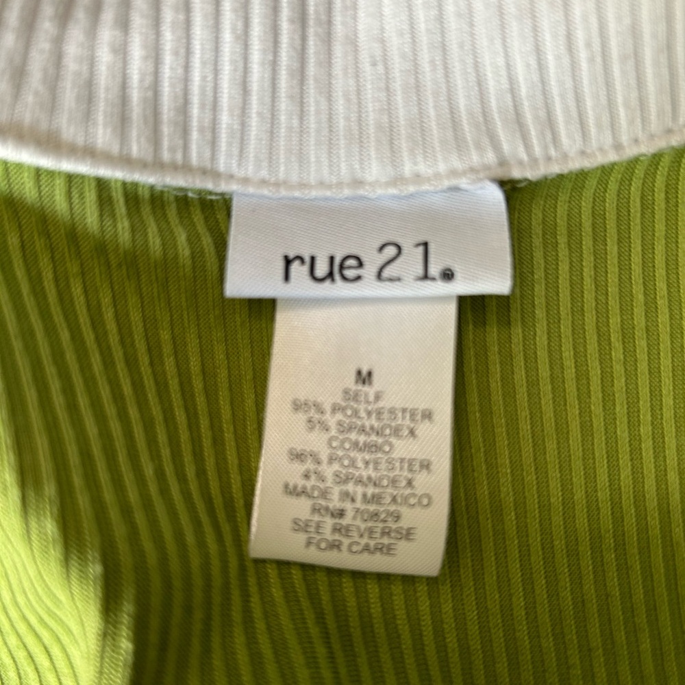 Rue 21 Green Ribbed Knit Crop Top SIZE MED - Picture 4 of 6